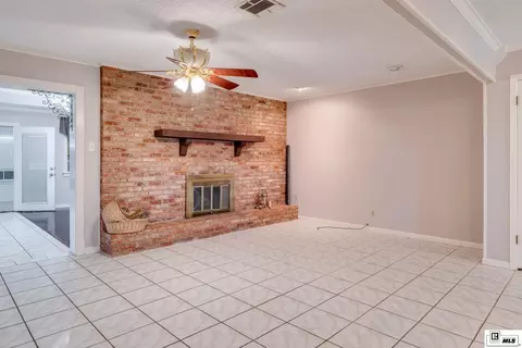 Living - 1901 Howard Dr, Monroe, LA 71201 photo 3 of 4