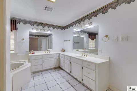 Bath - 1901 Howard Dr, Monroe, LA 71201 photo 2 of 2