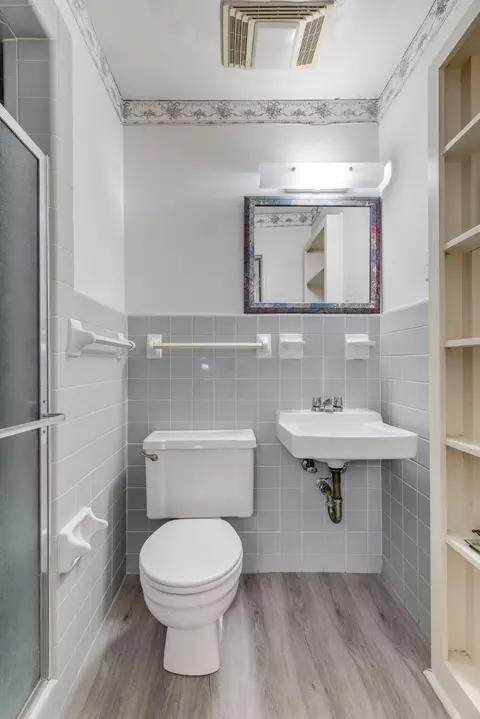 Bath - 1901 Howard Dr, Monroe, LA 71201 photo 1 of 2
