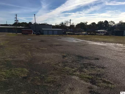 303 S Main St, Farmerville, LA 71241