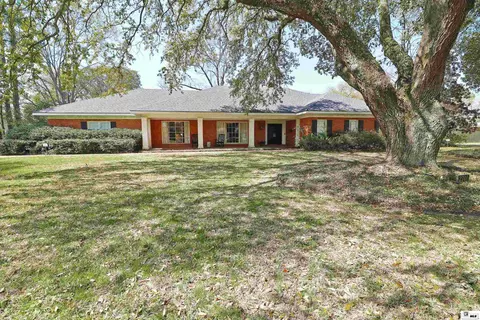 2701 Point Dr, Monroe, LA 71201