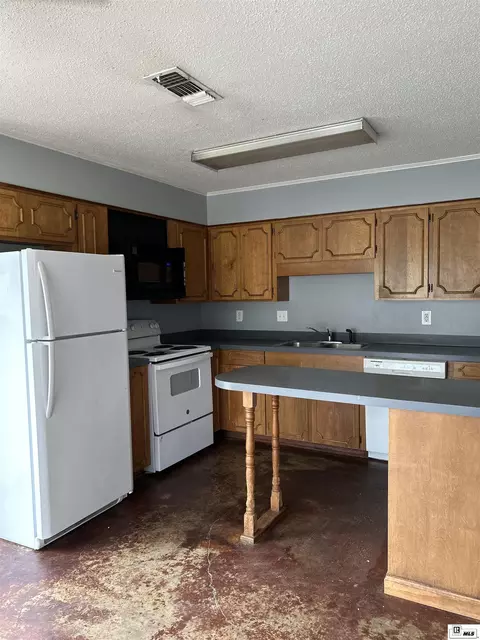 Kitchen - 207 S Maple St, Ruston, LA 71270 photo 2 of 3