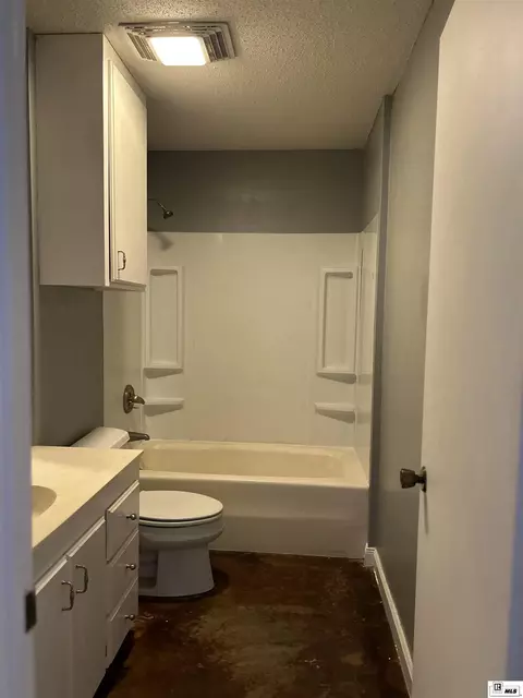 Bath - 207 S Maple St, Ruston, LA 71270 photo 1 of 1