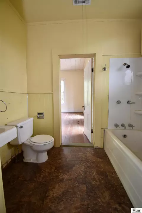 Bath - 509 N Trenton St, Ruston, LA 71270 photo 3 of 3