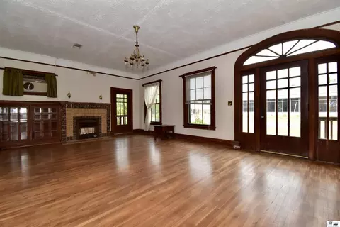 Living - 504 N Trenton St, Ruston, LA 71270 photo 2 of 10