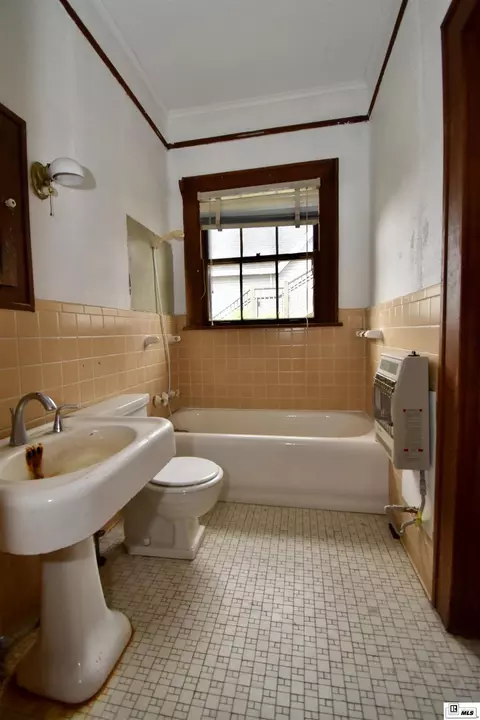 Bath - 504 N Trenton St, Ruston, LA 71270 photo 1 of 2