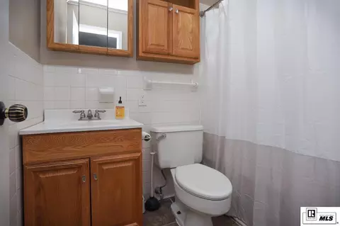 Bath - 3100 Lakeview Pl, Ruston, LA 71270 photo 1 of 2