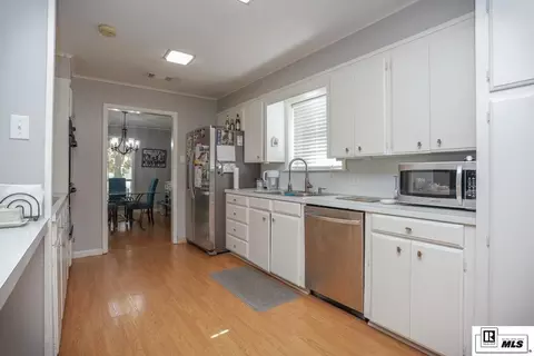 Kitchen - 3100 Lakeview Pl, Ruston, LA 71270 photo 3 of 5