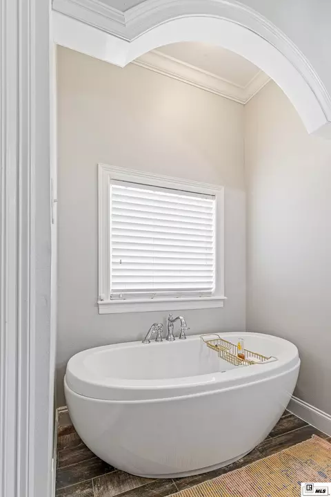 Bath - 200 Maison Dr, Monroe, LA 71203 photo 1 of 7