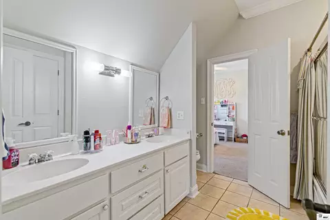 Bath - 200 Maison Dr, Monroe, LA 71203 photo 6 of 7