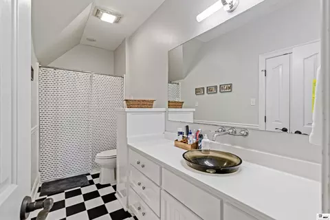 Bath - 200 Maison Dr, Monroe, LA 71203 photo 5 of 7