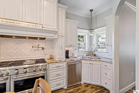 Kitchen - 200 Maison Dr, Monroe, LA 71203 photo 3 of 5
