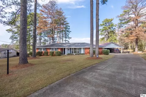 1906 Evangeline Dr, Bastrop, LA 71220