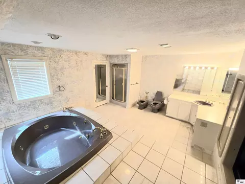 Bath - 7634 Ezell Rd, Bastrop, LA 71220 photo 7 of 12