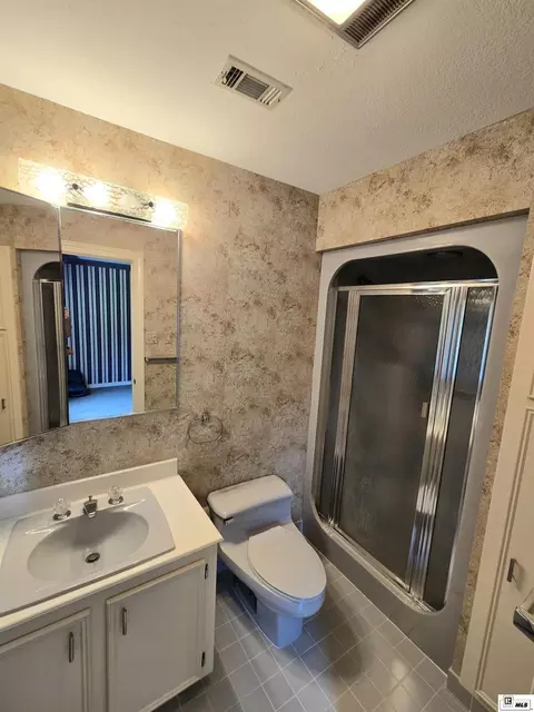 Bath - 7634 Ezell Rd, Bastrop, LA 71220 photo 3 of 12