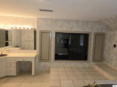 Bath - 7634 Ezell Rd, Bastrop, LA 71220 photo 9 of 12