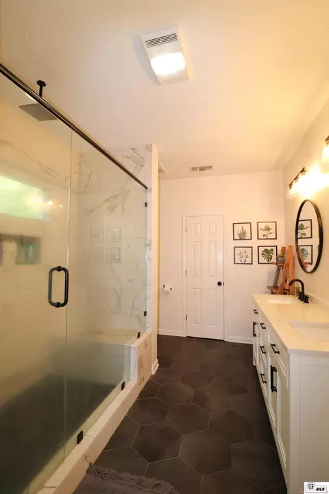 Bath - 901 Pennington Ln, Ruston, LA 71270 photo 2 of 3