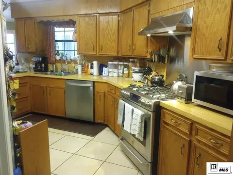 Kitchen - 1333 Guy Ave, Bastrop, LA 71220 photo 2 of 3