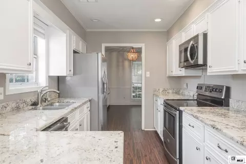 Kitchen - 3105 W Deborah Dr, Monroe, LA 71201 photo 2 of 2