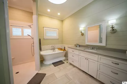 Bath - 641 Goodgoin Rd, Ruston, LA 71270 photo 2 of 8