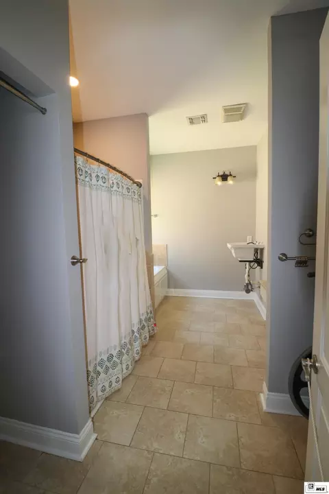 Bath - 165 Markia Dr, Ruston, LA 71270 photo 2 of 3