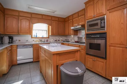 Kitchen - 197 Baxter Rd, Ruston, LA 71270 photo 2 of 3