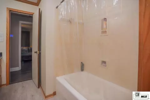Bath - 197 Baxter Rd, Ruston, LA 71270 photo 2 of 5