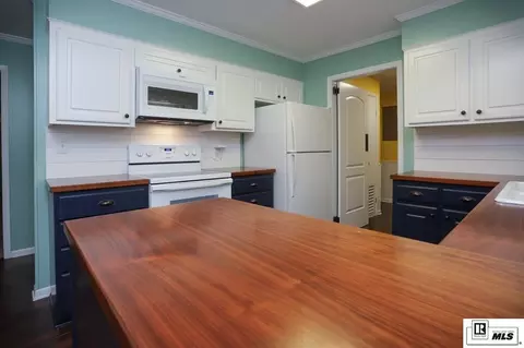 Kitchen - 145 Woodshire Ln, Ruston, LA 71270 photo 2 of 4