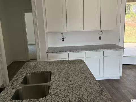 Kitchen - 135 Lovemore Dr, Ruston, LA 71270 photo 5 of 9