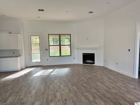 Living - 135 Lovemore Dr, Ruston, LA 71270 photo 2 of 4