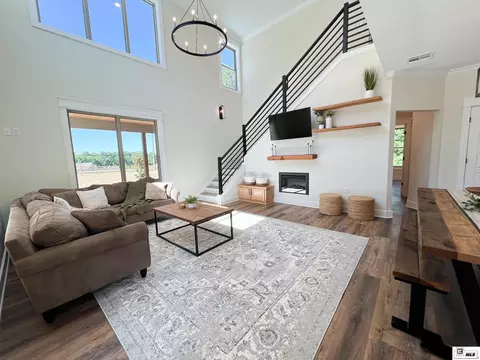 Living - 656 Brownlee Rd, Calhoun, LA 71225 photo 2 of 2