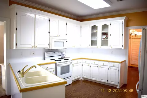 Kitchen - 609 Neptune Dr, Bastrop, LA 71220 photo 1 of 3