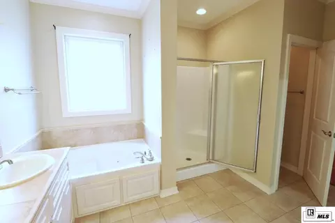 Bath - 1709 Rampart Dr, Ruston, LA 71270 photo 3 of 5