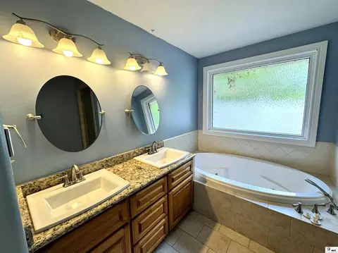 Bath - 913 Fortune Dr, Monroe, LA 71203 photo 1 of 3