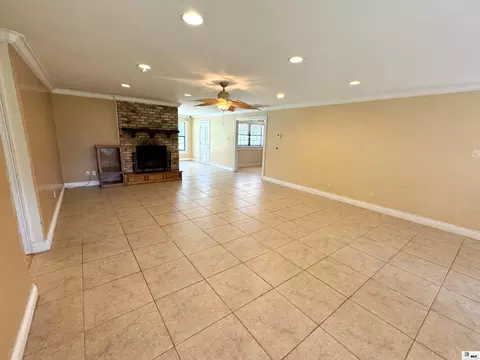 Living - 913 Fortune Dr, Monroe, LA 71203 photo 3 of 5