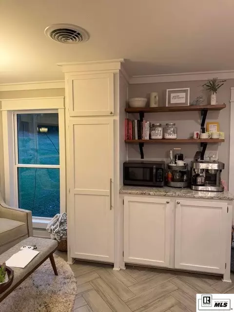 Kitchen - 634 Cheatwood Rd, Ruston, LA 71270 photo 2 of 2