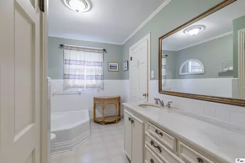 Bath - 606 University Blvd, Ruston, LA 71270 photo 1 of 4