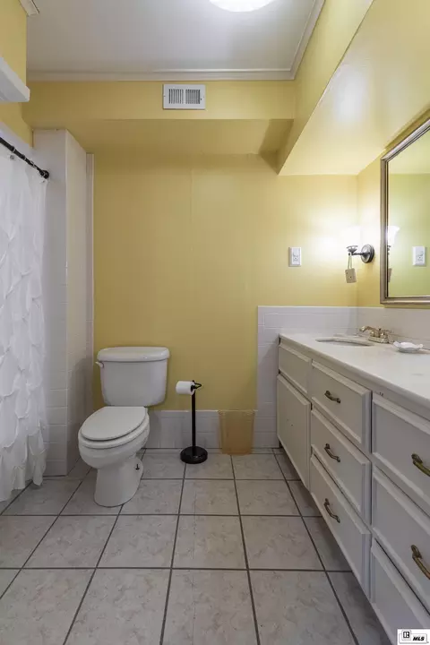 Bath - 606 University Blvd, Ruston, LA 71270 photo 2 of 4