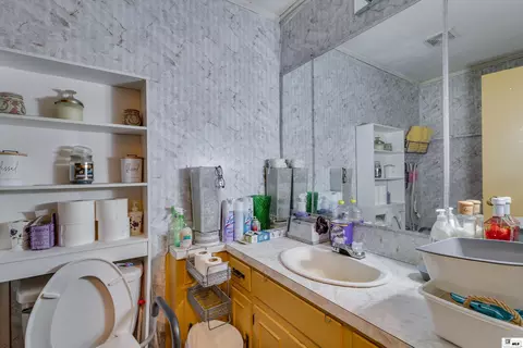 Bath - 1200 E Mississippi Ave, Ruston, LA 71270 photo 2 of 3