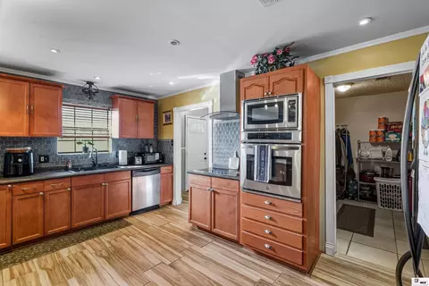 Kitchen - 200 Evers Dr, Monroe, LA 71202 photo 4 of 4