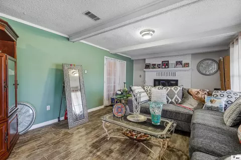 Living - 200 Evers Dr, Monroe, LA 71202 photo 4 of 5