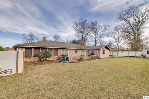 Exterior - 200 Evers Dr, Monroe, LA 71202 photo 4 of 7