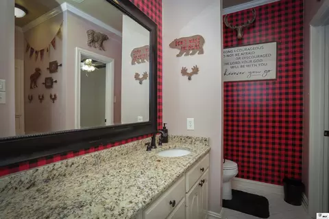 Bath - 2900 Post Oak Dr, Ruston, LA 71270 photo 8 of 9