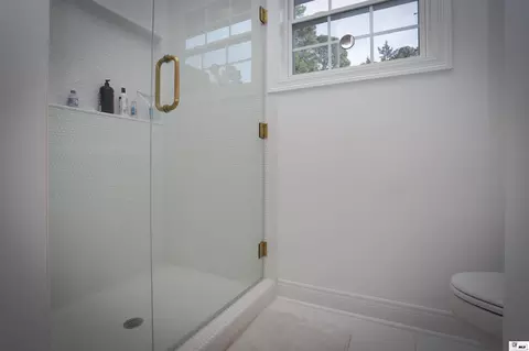 Bath - 2900 Post Oak Dr, Ruston, LA 71270 photo 5 of 9