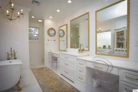 Bath - 2900 Post Oak Dr, Ruston, LA 71270 photo 3 of 9