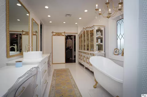 Bath - 2900 Post Oak Dr, Ruston, LA 71270 photo 4 of 9