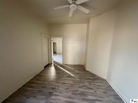 Living - 107 Peach St, Monroe, LA 71202 photo 4 of 8