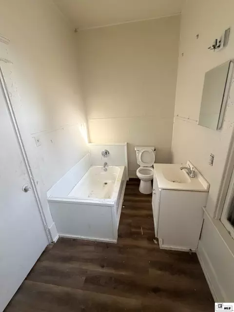 Bath - 107 Peach St, Monroe, LA 71202 photo 1 of 1