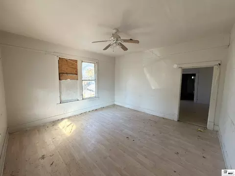 Living - 107 Peach St, Monroe, LA 71202 photo 5 of 8