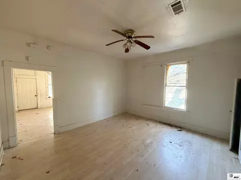 Living - 107 Peach St, Monroe, LA 71202 photo 8 of 8